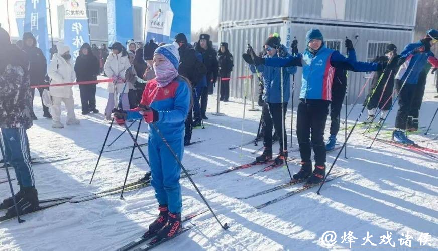 “冰超”·2026中国·绥化第二届国际青少年短距离越野滑雪挑战赛开幕