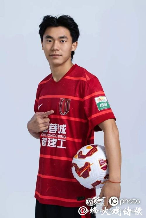 骨干续约新援加盟 成都蓉城新赛季阵容陆续亮相 骨干续约新援加盟 成都蓉城新赛季阵容陆续亮相